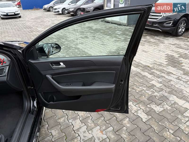 Седан Hyundai Sonata 2016 в Ужгороде