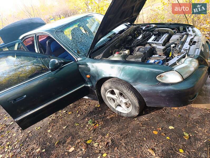 Седан Hyundai Sonata 1997 в Новониколаевке