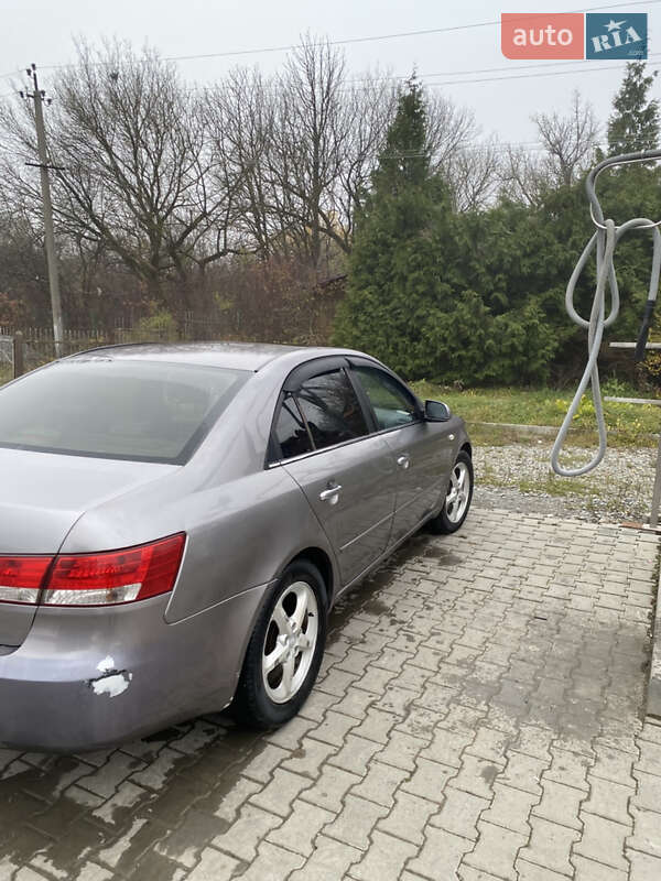 Седан Hyundai Sonata 2006 в Хотине