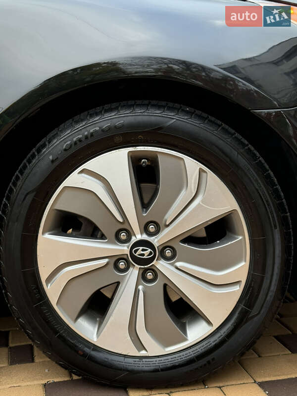 Седан Hyundai Sonata 2014 в Измаиле