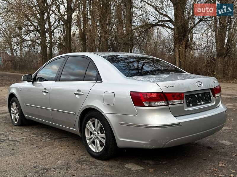 Седан Hyundai Sonata 2009 в Ахтырке