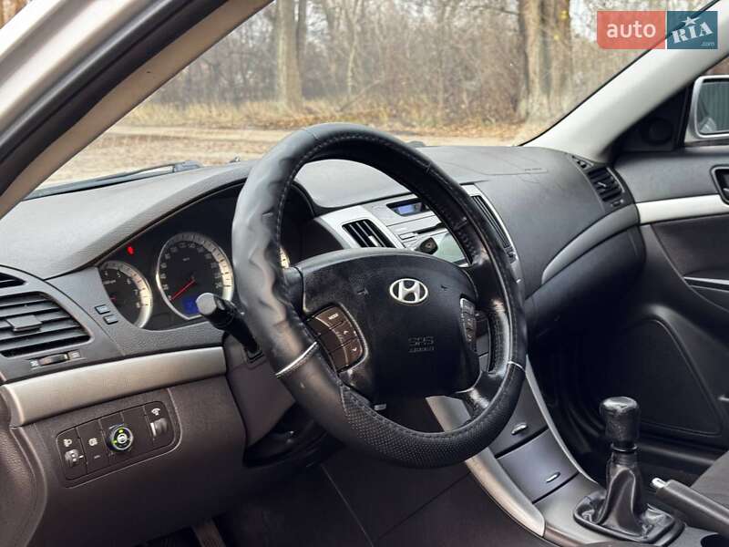 Седан Hyundai Sonata 2009 в Ахтырке