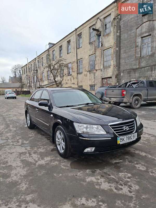 Седан Hyundai Sonata 2009 в Корце