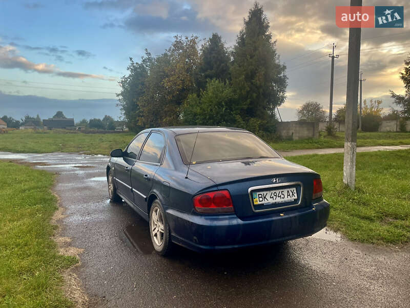 Седан Hyundai Sonata 2004 в Дубно