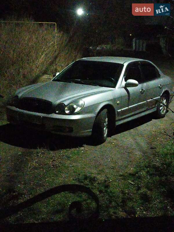 Седан Hyundai Sonata 2004 в Южному