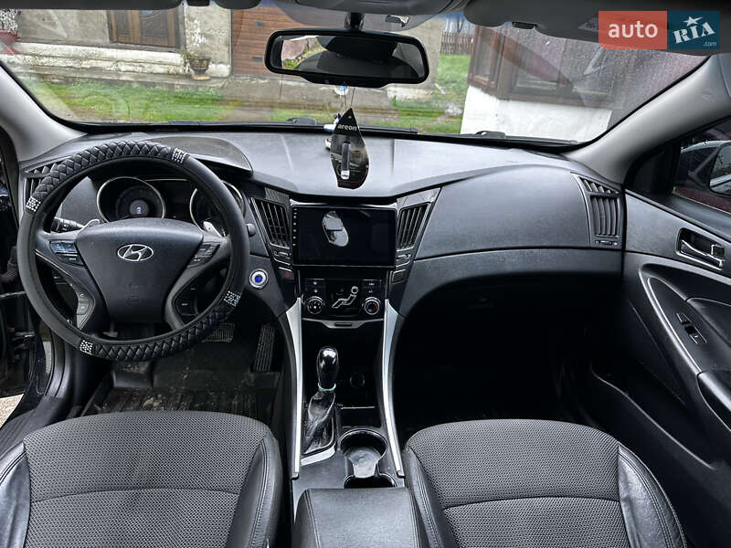 Седан Hyundai Sonata 2011 в Сторожинце