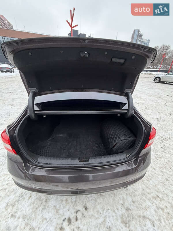 Седан Hyundai Sonata 2015 в Киеве фото 18 Седан Hyundai Sonata 2015 в Киеве