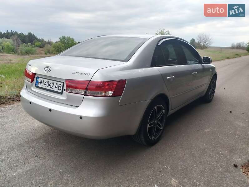 Седан Hyundai Sonata 2006 в Черноморске
