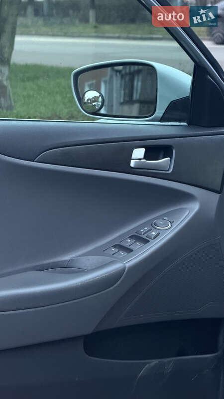 Седан Hyundai Sonata 2013 в Коростене