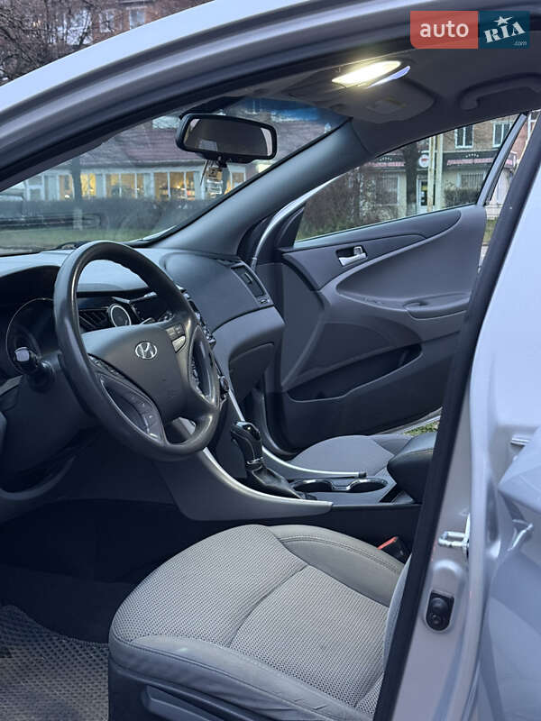 Седан Hyundai Sonata 2013 в Коростене