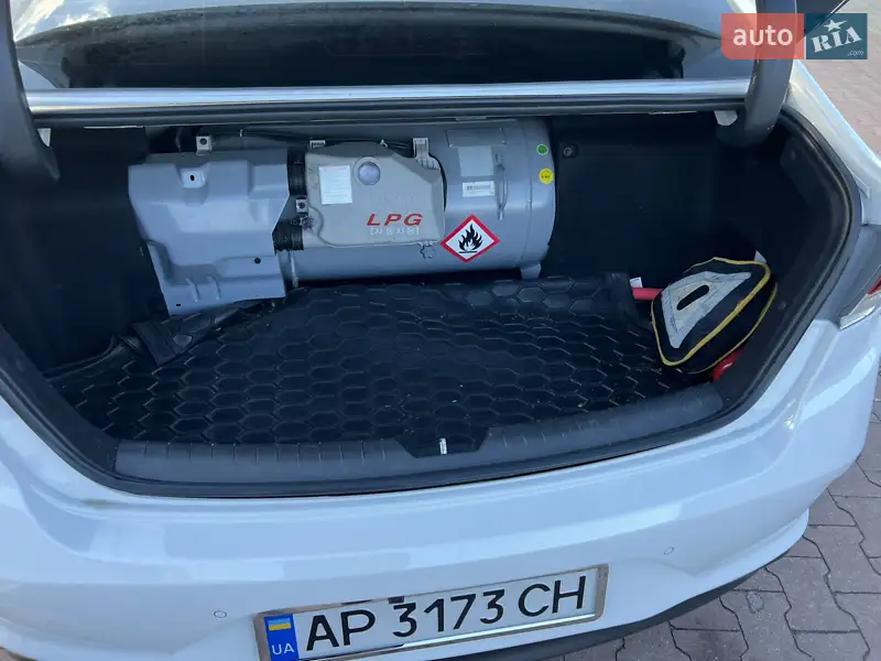 Hyundai Sonata 2017 VIN KMHE341DBJA410646 фото оголошення 20 з 57