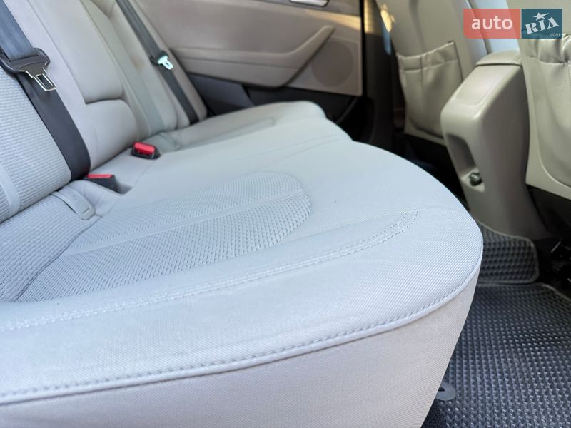 Седан Hyundai Sonata 2016 в Ровно