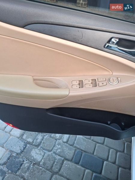 Седан Hyundai Sonata 2012 в Коростышеве