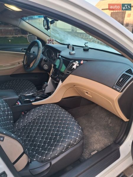 Седан Hyundai Sonata 2012 в Коростышеве