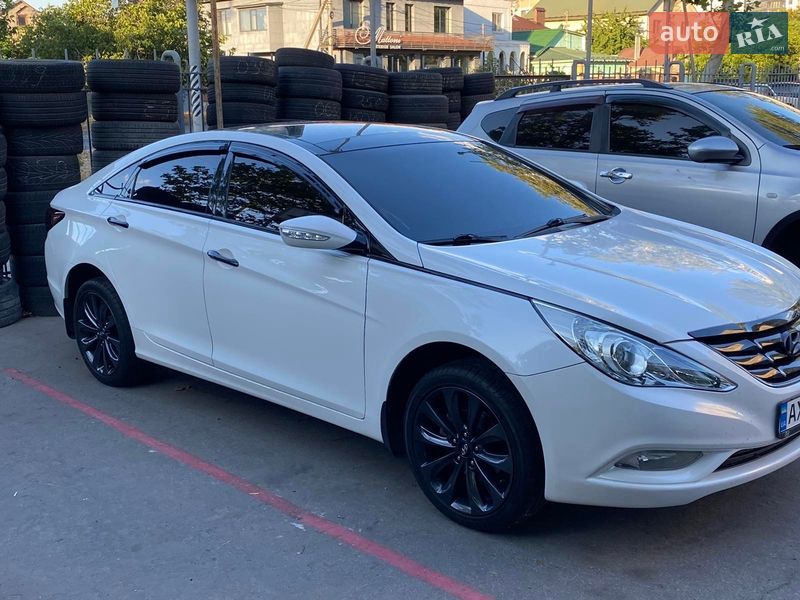 Hyundai Sonata 2011