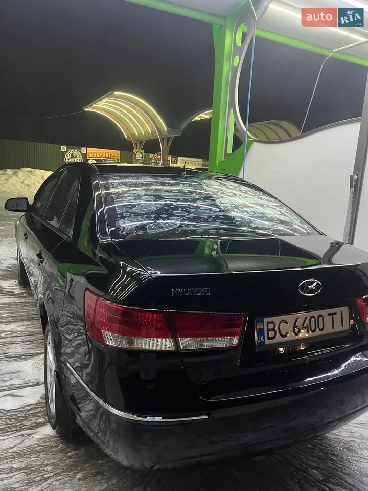2010 Hyundai Sonata - мініатюра 11