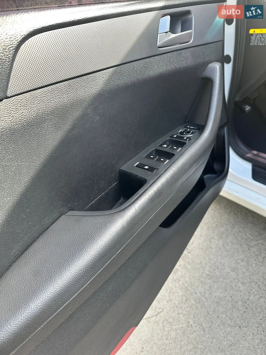 Hyundai Sonata 2016 VIN KMHE341DBHA261503 фото оголошення 12 з 18
