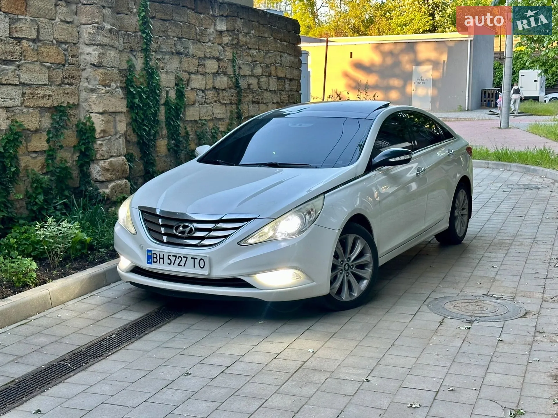 2011 Hyundai Sonata - мініатюра 2