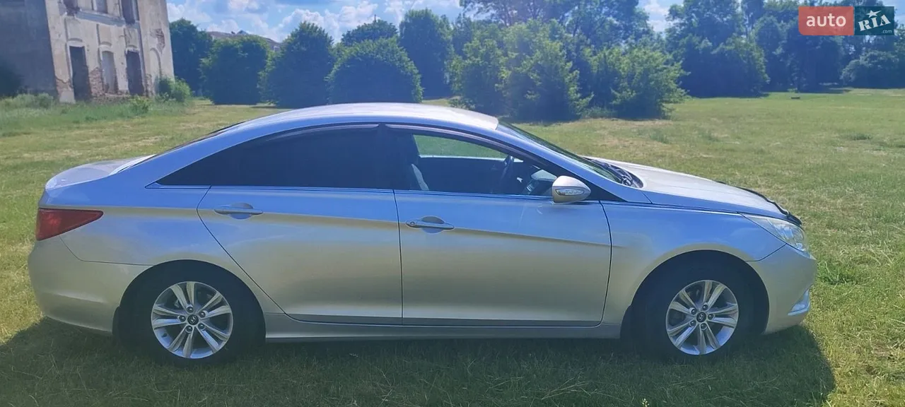 2010 Hyundai Sonata - мініатюра 12
