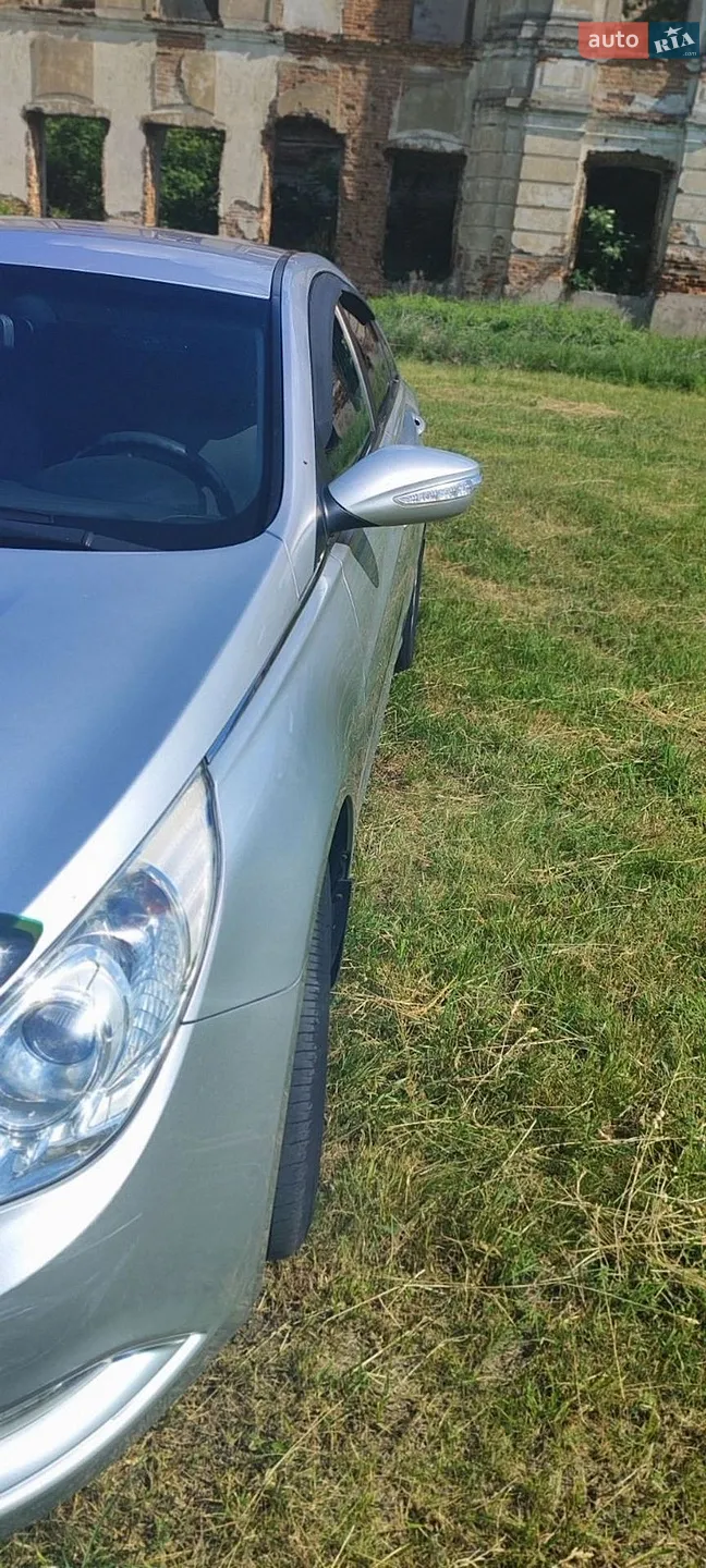 2010 Hyundai Sonata - мініатюра 11