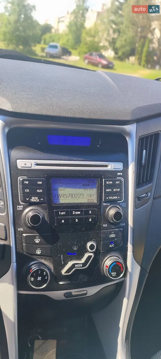 2010 Hyundai Sonata - мініатюра 16