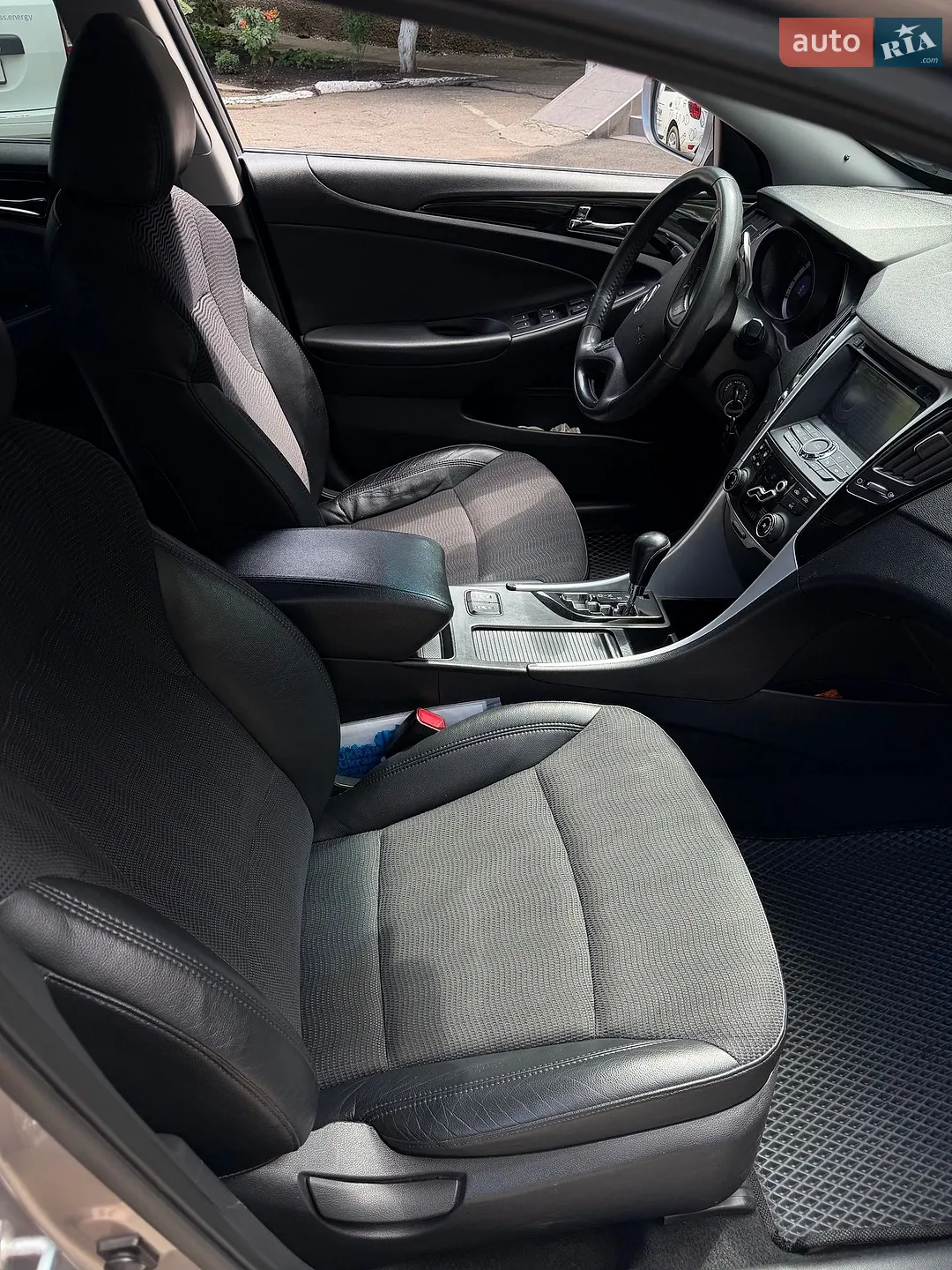 2010 Hyundai Sonata - мініатюра 19