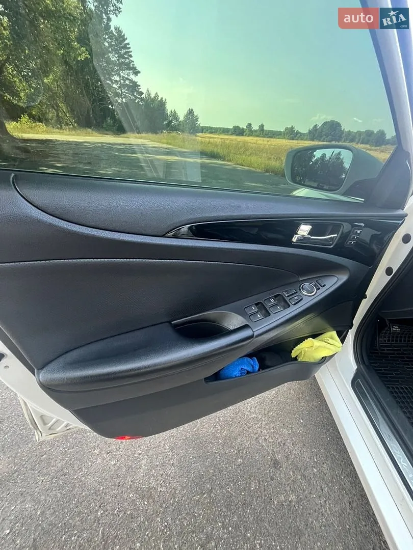 2010 Hyundai Sonata - мініатюра 12
