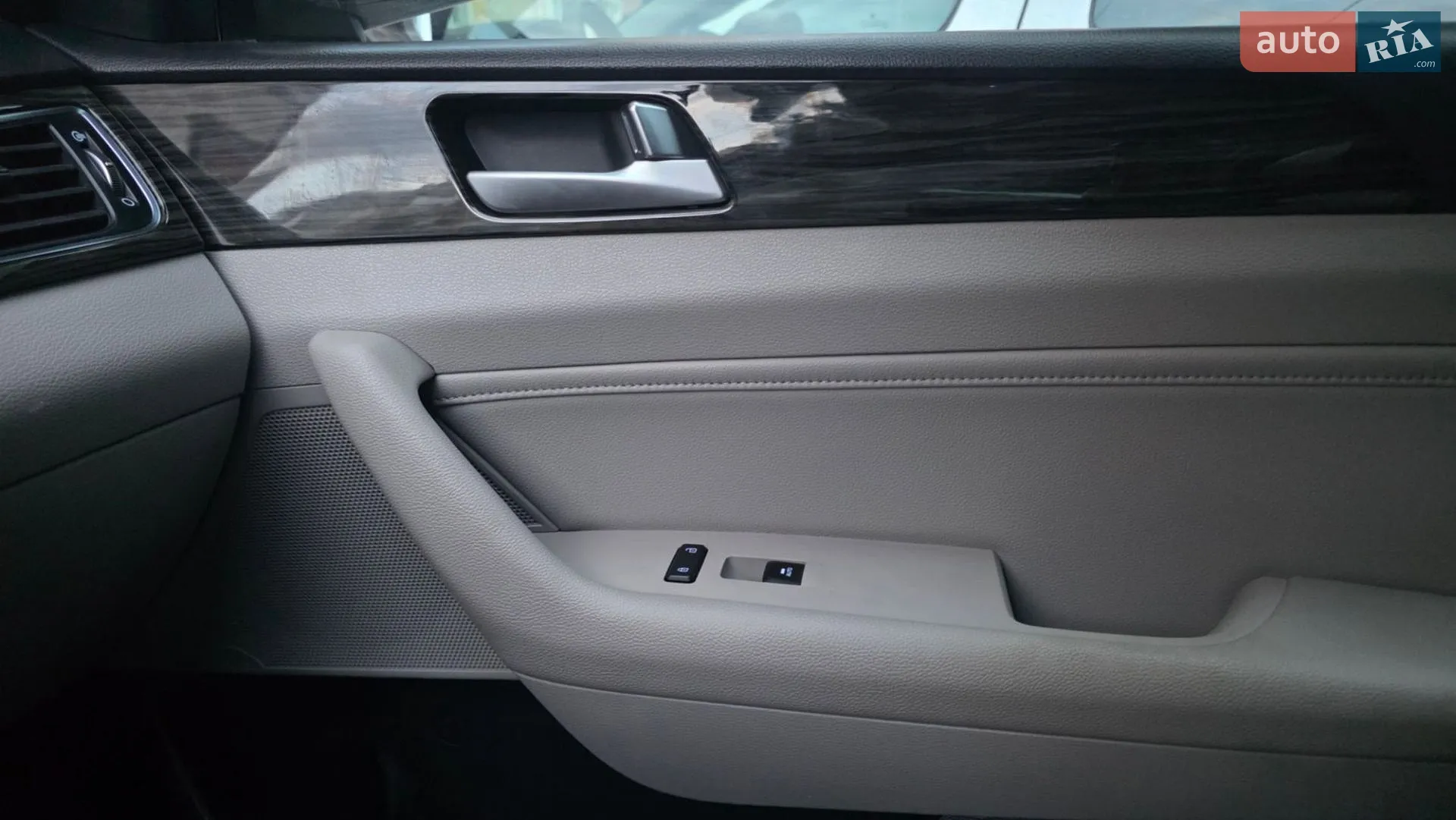 2016 Hyundai Sonata - мініатюра 32