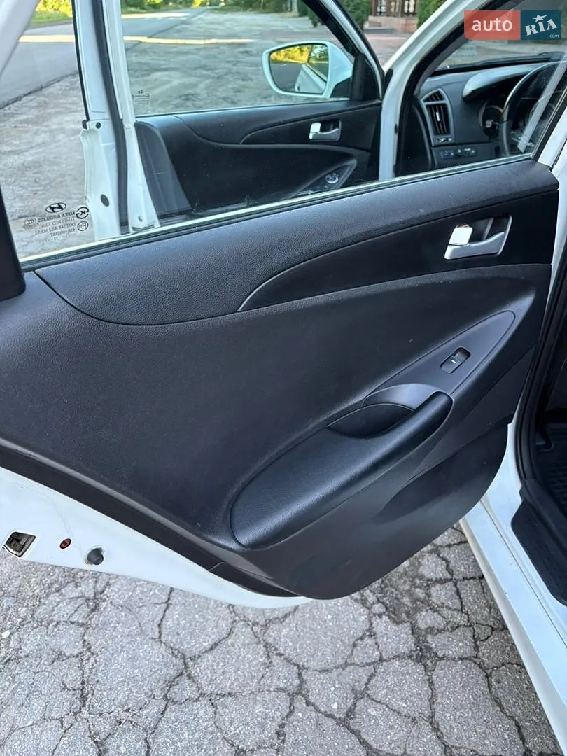 2011 Hyundai Sonata - мініатюра 19