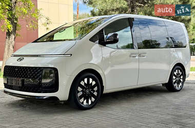 Минивэн Hyundai Staria 2021 в 