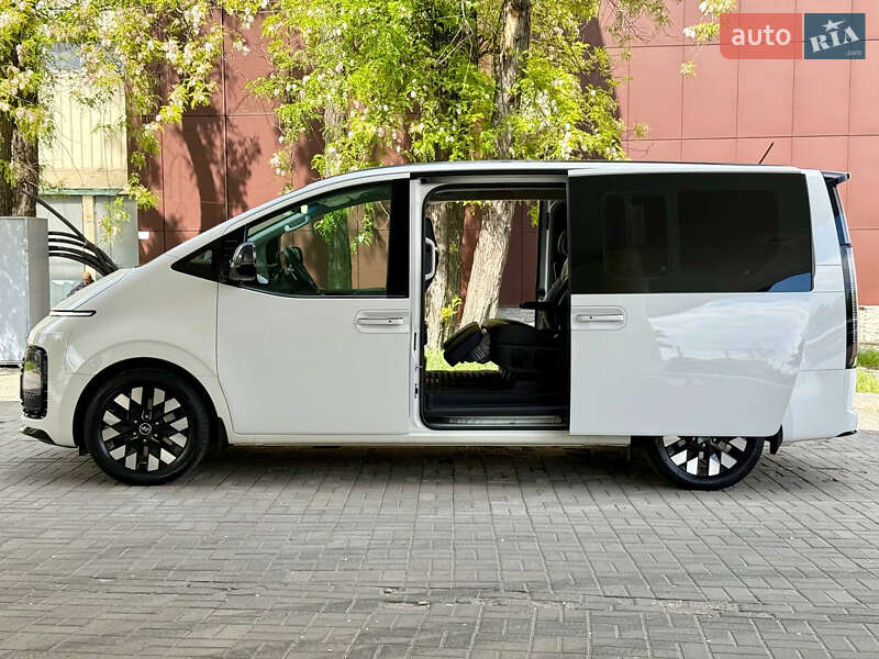 Мінівен Hyundai Staria 2021 в Дніпрі
