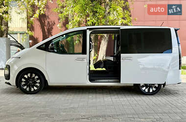 Минивэн Hyundai Staria 2021 в 