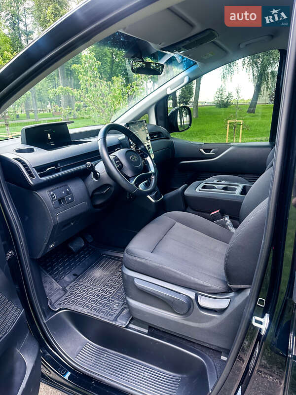 Мінівен Hyundai Staria 2022 в Києві