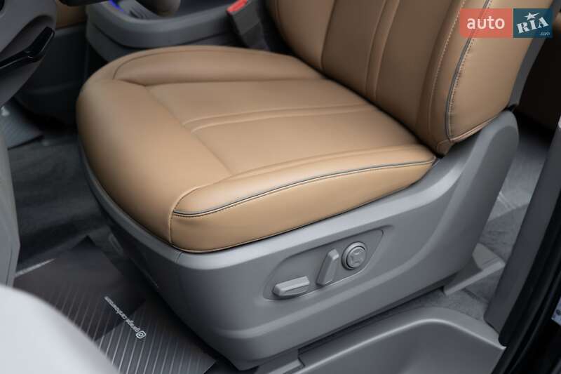 Минивэн Hyundai Staria 2025 в Киеве