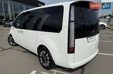 Минивэн Hyundai Staria 2022 в 