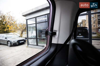 Мінівен Hyundai Staria 2024 в 