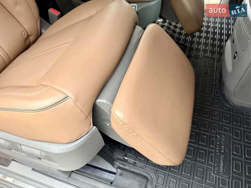 Мінівен Hyundai Staria 2022 в Дніпрі