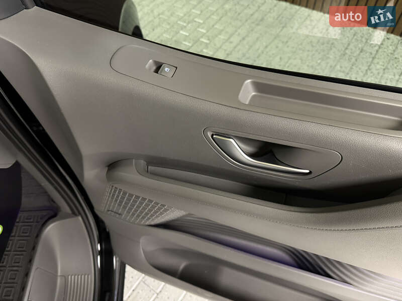 Минивэн Hyundai Staria 2022 в Киеве