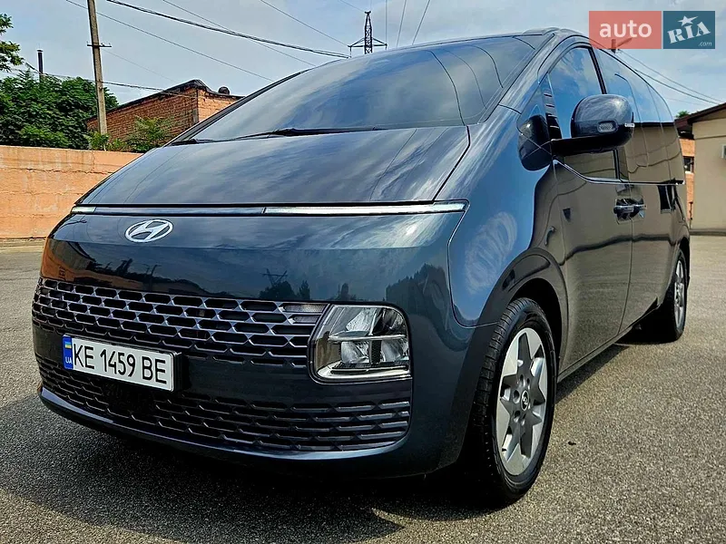 Hyundai Staria