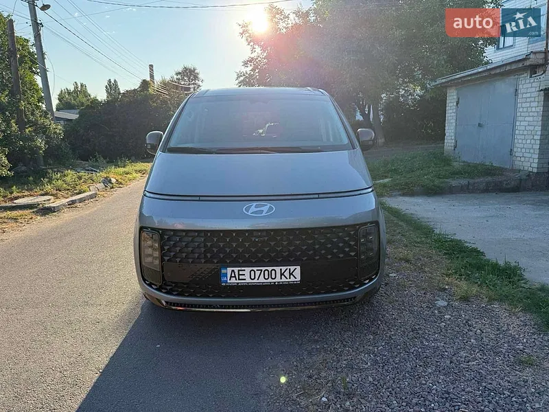 Hyundai Staria