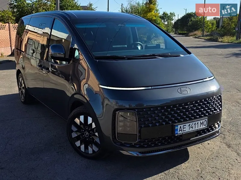 Hyundai Staria