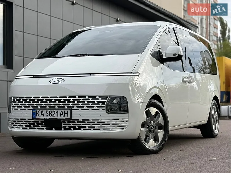 Hyundai Staria