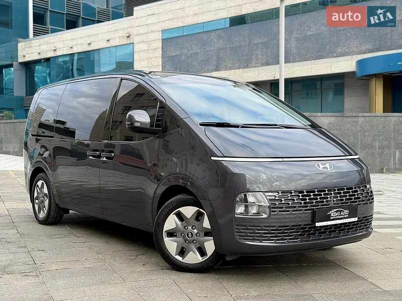 Hyundai Staria