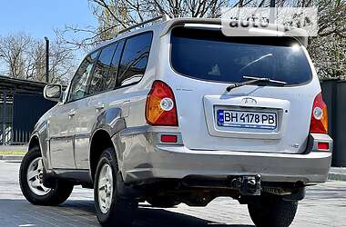 Внедорожник / Кроссовер Hyundai Terracan 2003 в 