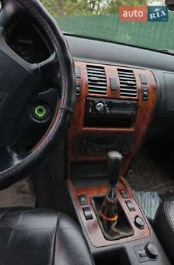 Внедорожник / Кроссовер Hyundai Terracan 2003 в 