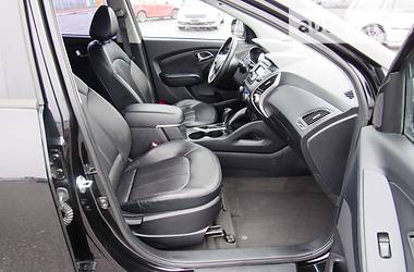 Внедорожник / Кроссовер Hyundai Tucson 2011 в 