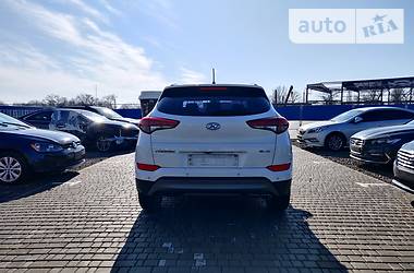 Позашляховик / Кросовер Hyundai Tucson 2015 в 