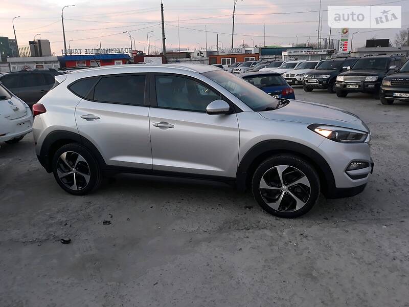 Позашляховик / Кросовер Hyundai Tucson 2016 в Києві