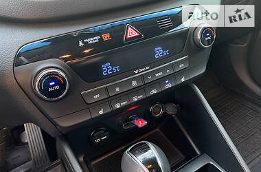 Позашляховик / Кросовер Hyundai Tucson 2017 в 