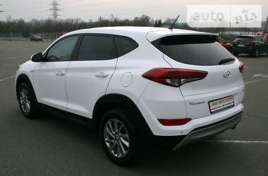 Позашляховик / Кросовер Hyundai Tucson 2015 в 